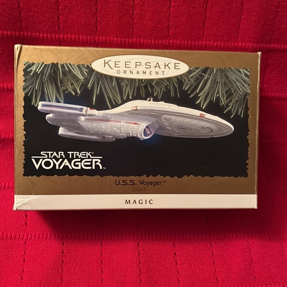 FREE SHIPPING. Hallmark Star Trek Voyager ornament - Picture 4 of 6
